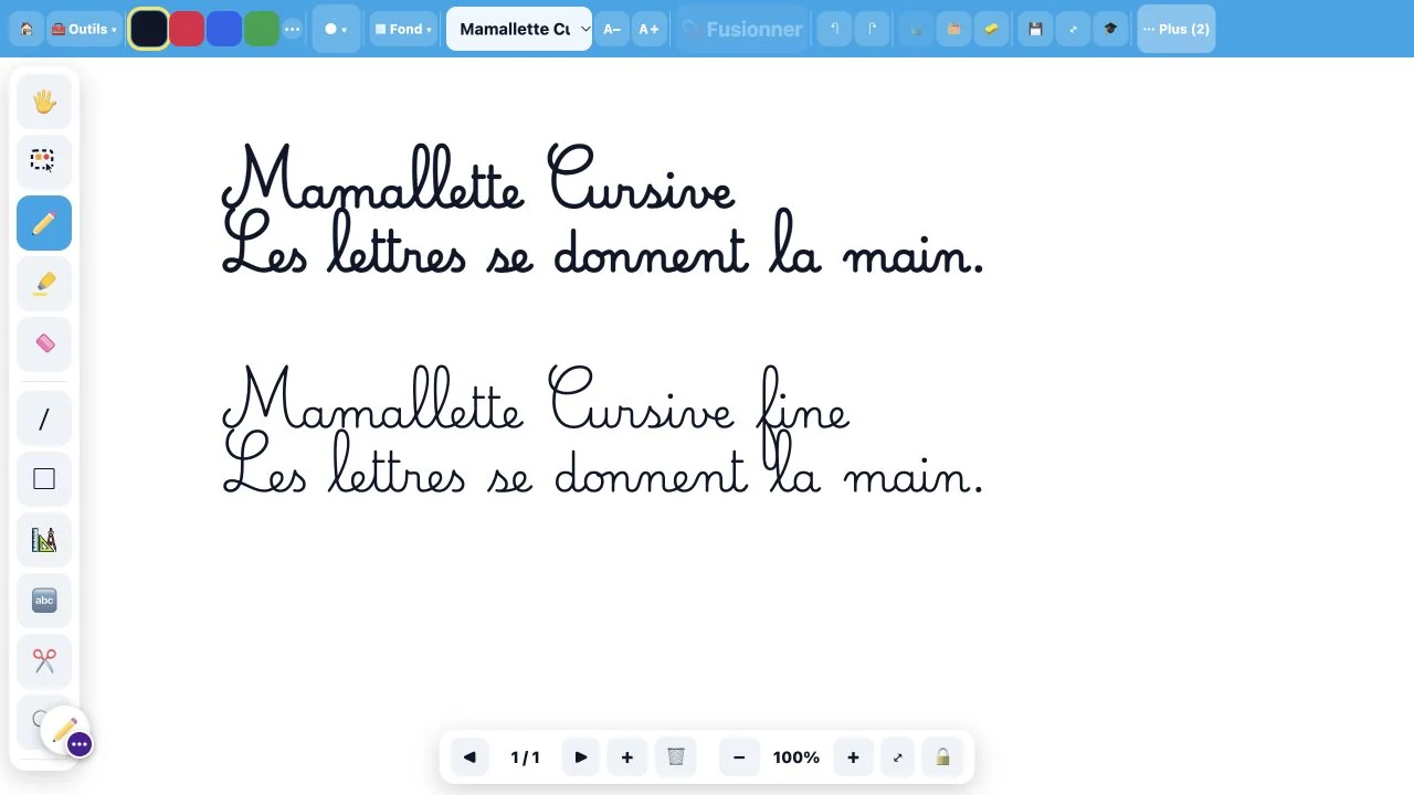 Les deux variantes de Mamallette Cursive écrites sur le vrai tableau blanc.